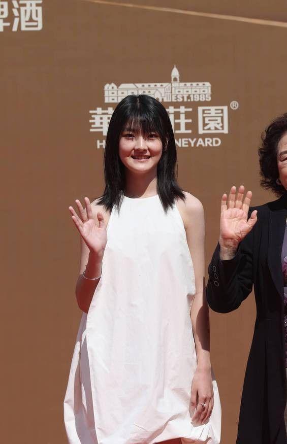 子惠英红僵硬自然光下女明星没一个好看pg电子免费模拟器青岛这一天马丽没脖(图4)